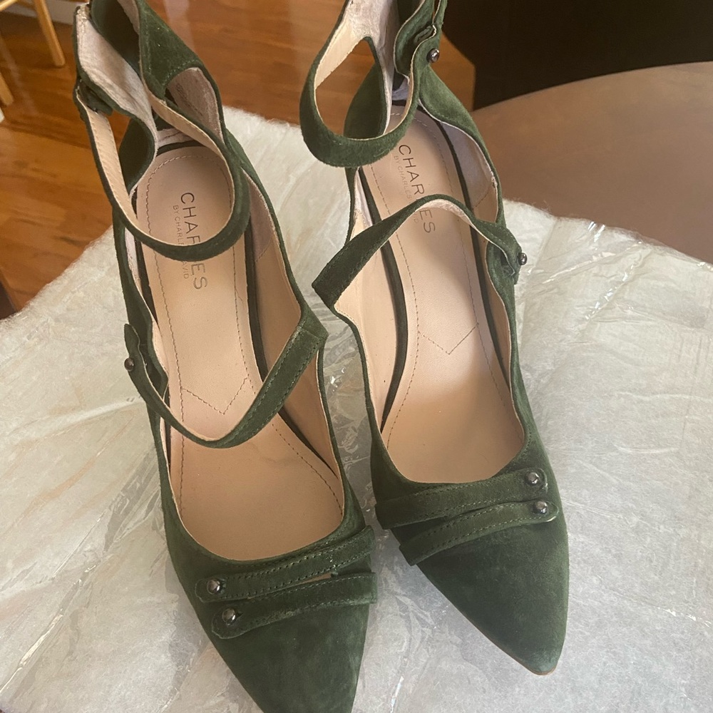 Shade green pump shoe